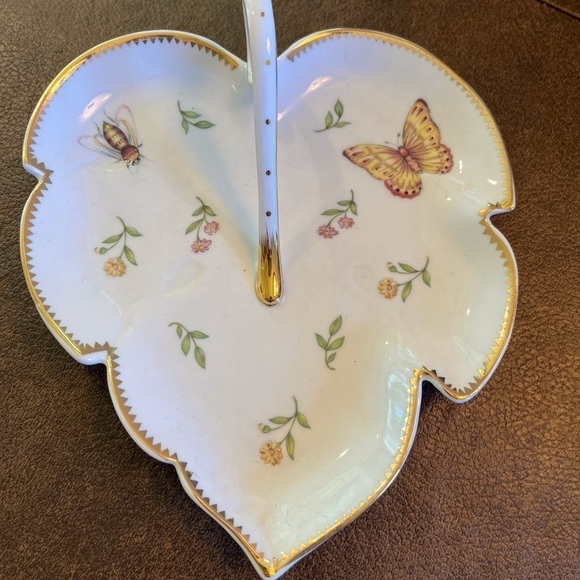 Gold Trimmed Leaf Tray with Handle - Picture 2 of 8